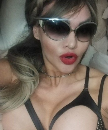 😉 Я живу в Москве, и моя миссия - подарить тебе незабываемые моменты удовольствия. 💋 Мои услуги включают эротический массаж, классический секс, оральный секс как для тебя, так и для меня. 💦 Фото, которые ты видишь, полностью соответствуют реальности, и мои отзывы говорят сами за себя. 😉 Доверься мне, и ты ощутишь настоящую страсть и наслаждение. Жду тебя в Москве, чтобы сделать наше свидание незабываемым! 💕 Виктория