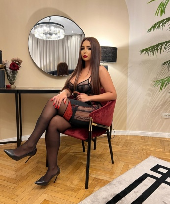 Живу в Москве и готова подарить тебе море наслаждения! 💋💦
Мои услуги - это настоящее искусство удовлетворения. Я знаю, как доставить тебе незабываемое наслаждение и расслабление. Мой опыт позволяет мне быть экспертом в таких областях, как эротический массаж, ролевые игры и фантазии, сексуальные аксессуары и многое другое... 👠💄
Я обожаю ухаживать за мужчинами и доставлять им яркие ощущения. Моя кожа нежная и шелковистая, а тело горячее, чем самый пылкий поцелуй. Вместе мы сможем погрузиться в мир страсти и наслаждения, где все наши фантазии станут яркой реальностью. 💫💥
Мои довольные клиенты говорят о моей незабываемой красоте и особенном обаянии. Что бы ты ни желал, я готова сделать для тебя, чтобы ты почувствовал себя настоящим королем. Посмотри мои фото, и ты поймешь, что тебе необходимо незамедлительно со мной встретиться. 💦📸
Не теряй время на поиски других, ведь я - твоя идеальная возможность для полного релаксации и удовлетворения. Доверься мне и открой новые грани наслаждения и удовольствия. Жду тебя в Москве, чтобы воплотить в жизнь все твои самые смелые фантазии. 💫💗 Анечка